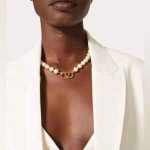 VALENTINO VLOGO SIGNATURE METAL NECKLACE WITH SWAROVSKI PEARLS